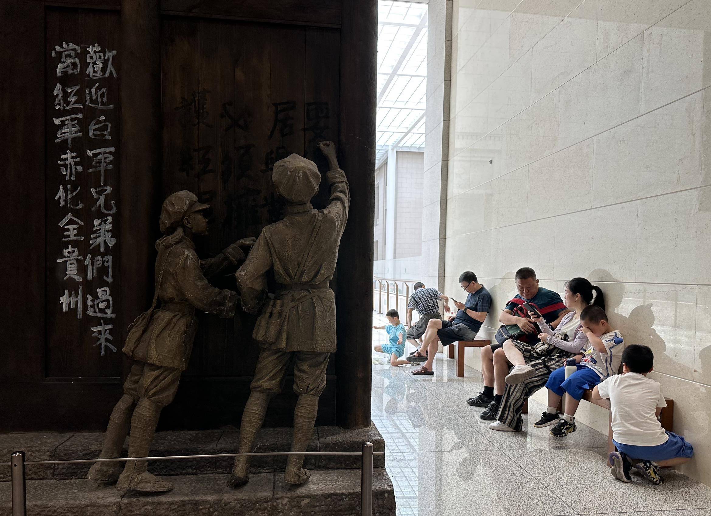 「置身事内——政府与经济发展」